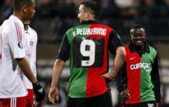 袖带领球队 袖带领球队